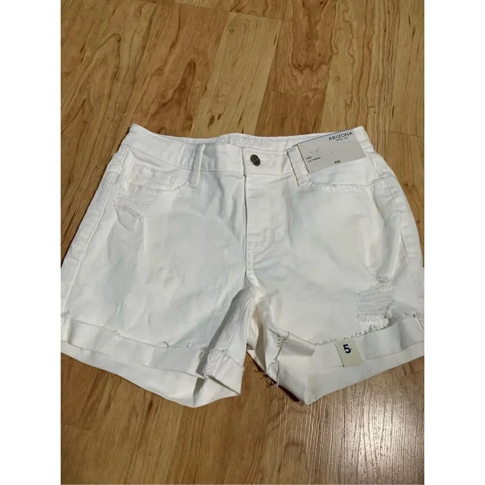 White jean shorts size 5